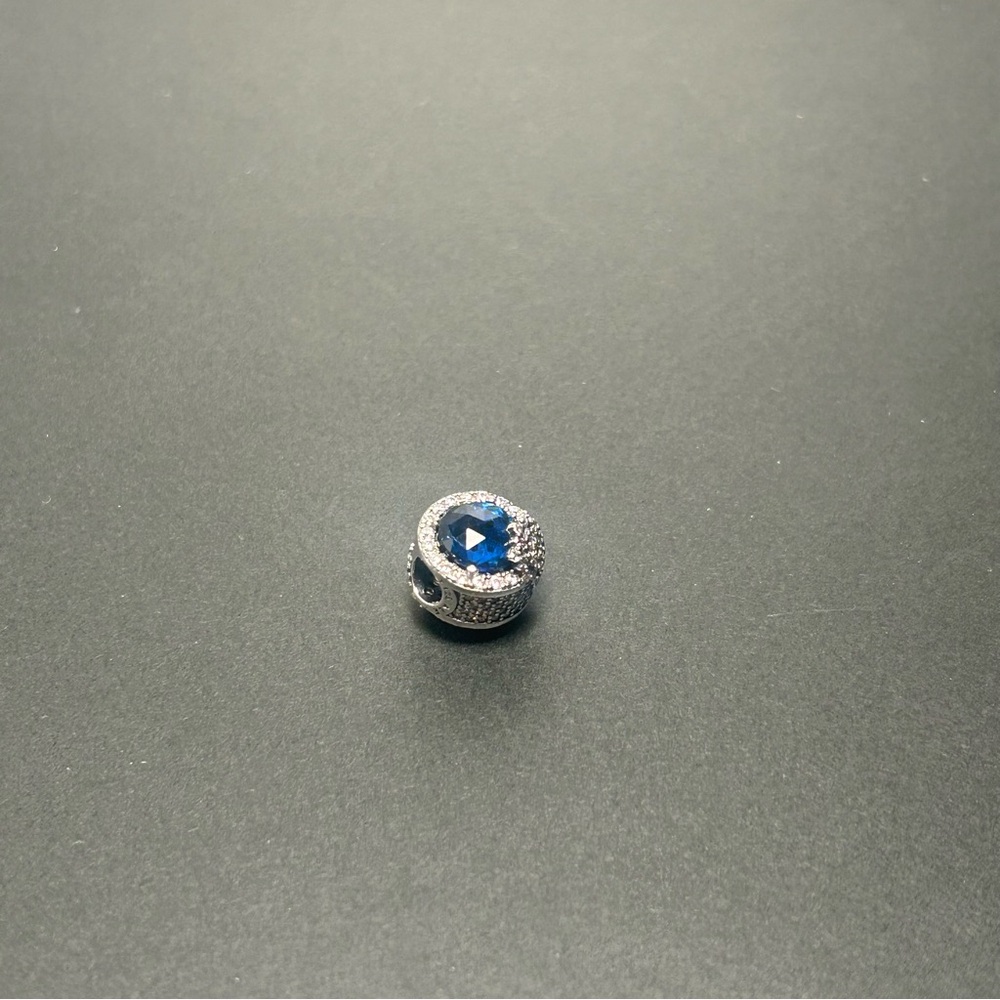 Pandora Charm - Picture 5 of 12
